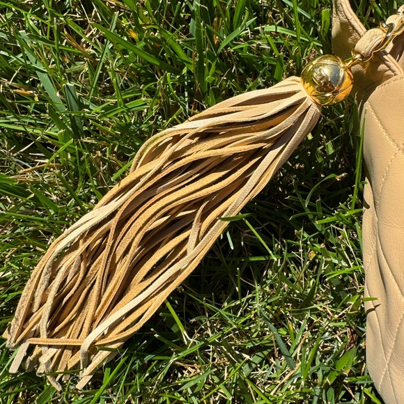 CHANEL lambskin VINTAGE shoulder/cross body bag. From 1994-1996. GORGEOUS! - Picture 15 of 17